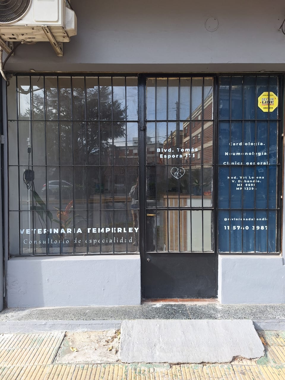 Fachada de Veterinaria Temperley, Consultorio de Especialidad